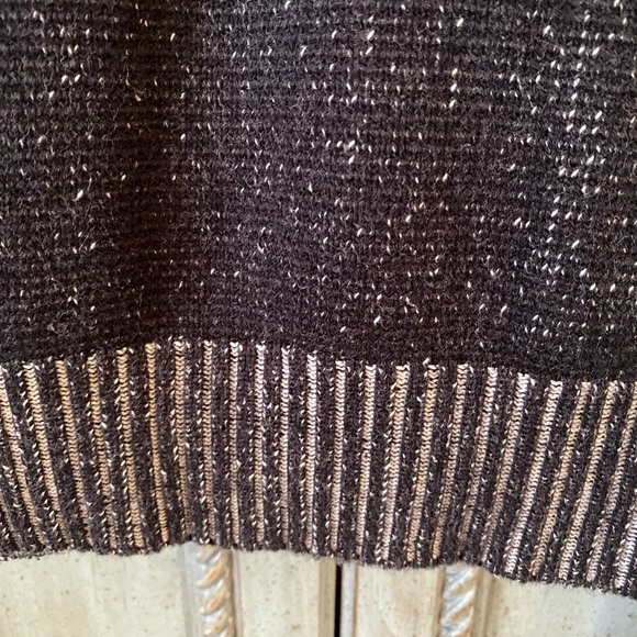 Black cotton sweater with white threads throughout - Picture 3 of 7